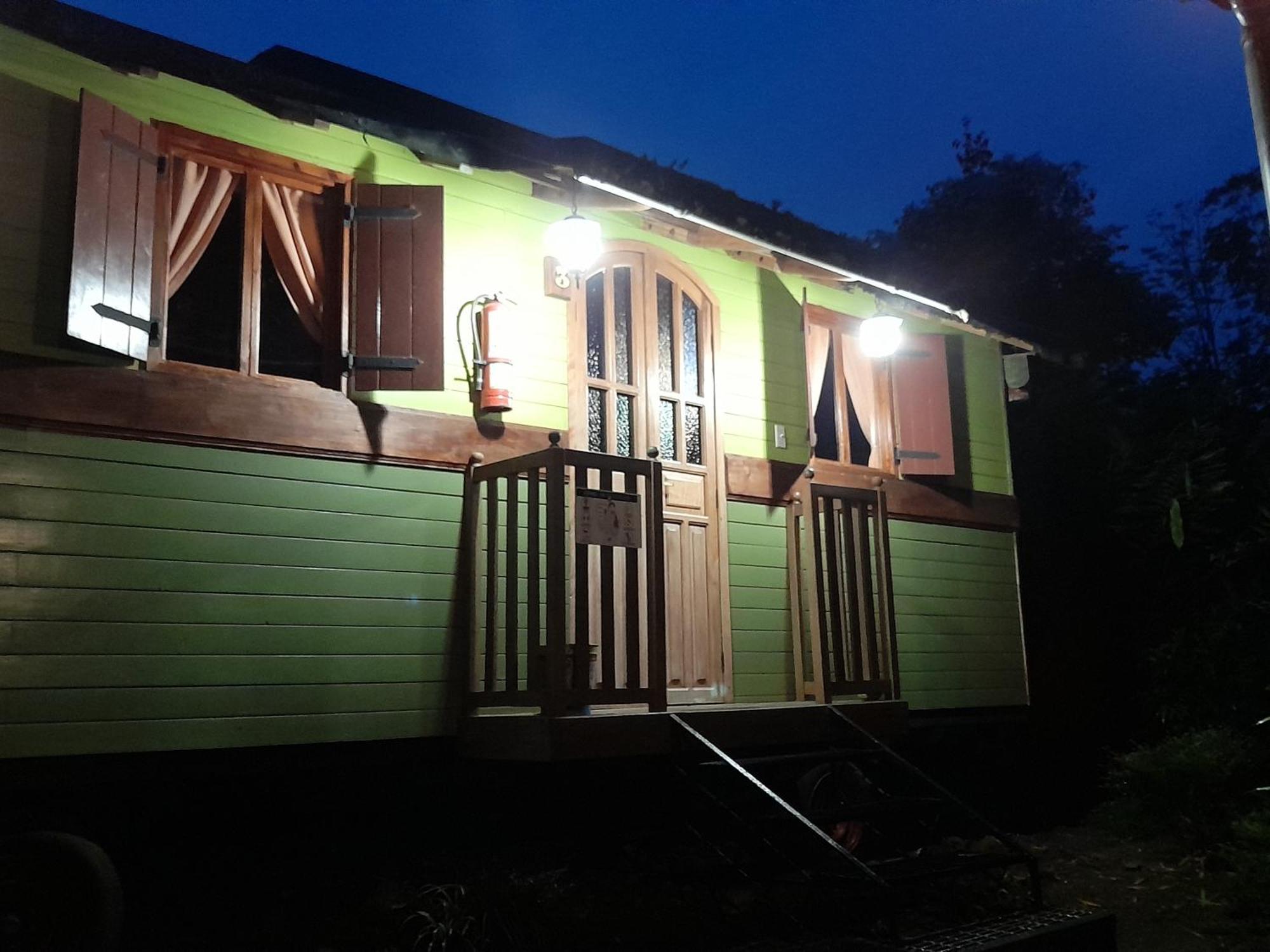 Hosteria La Roulotte - Mindo Phòng bức ảnh