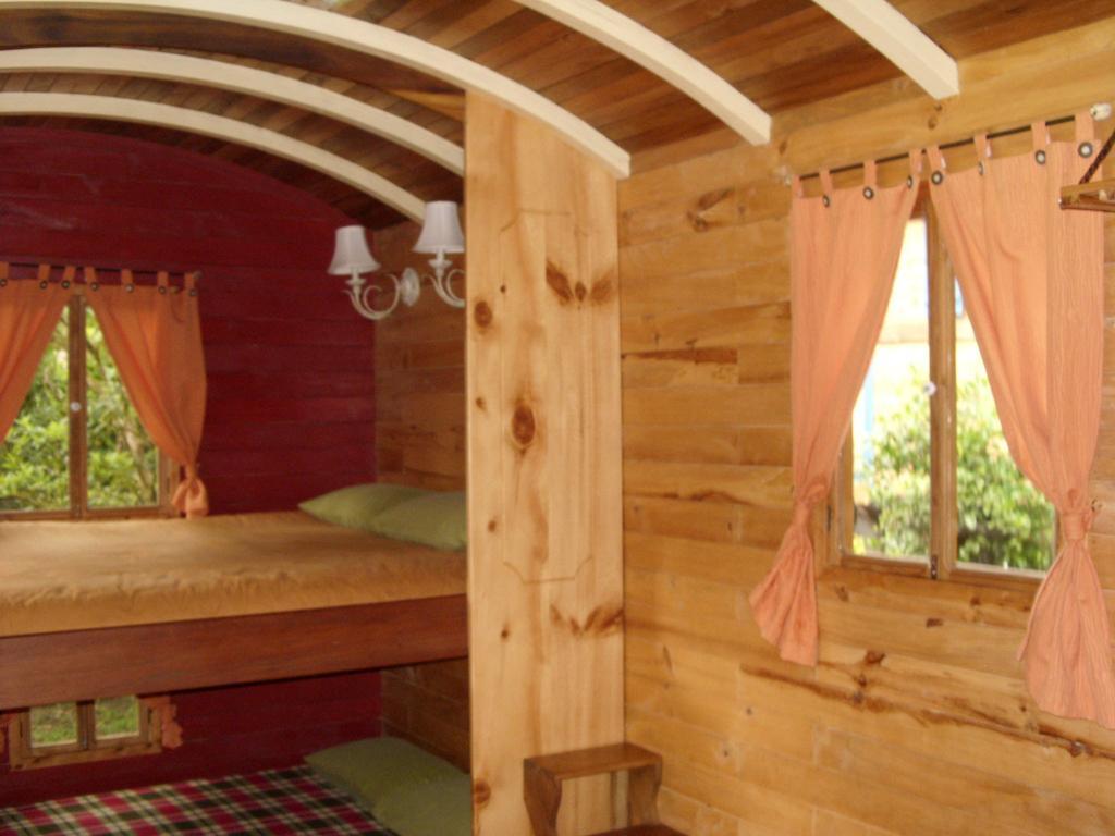 Hosteria La Roulotte - Mindo Phòng bức ảnh
